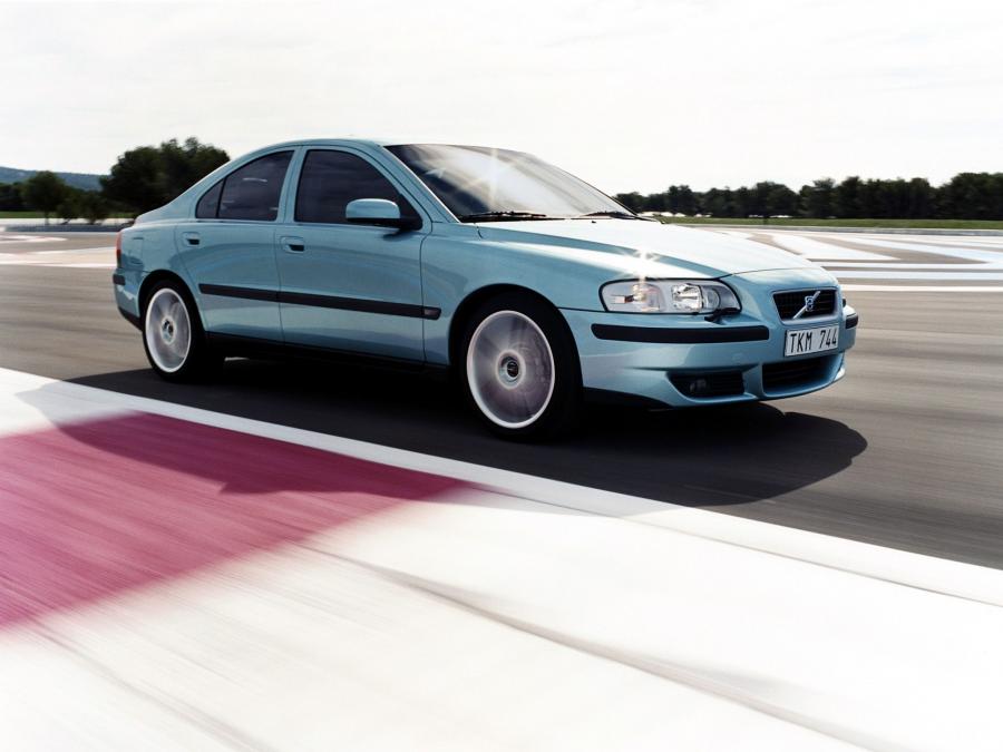  Volvo S60 R 2004 года  (фото 12 из 30)